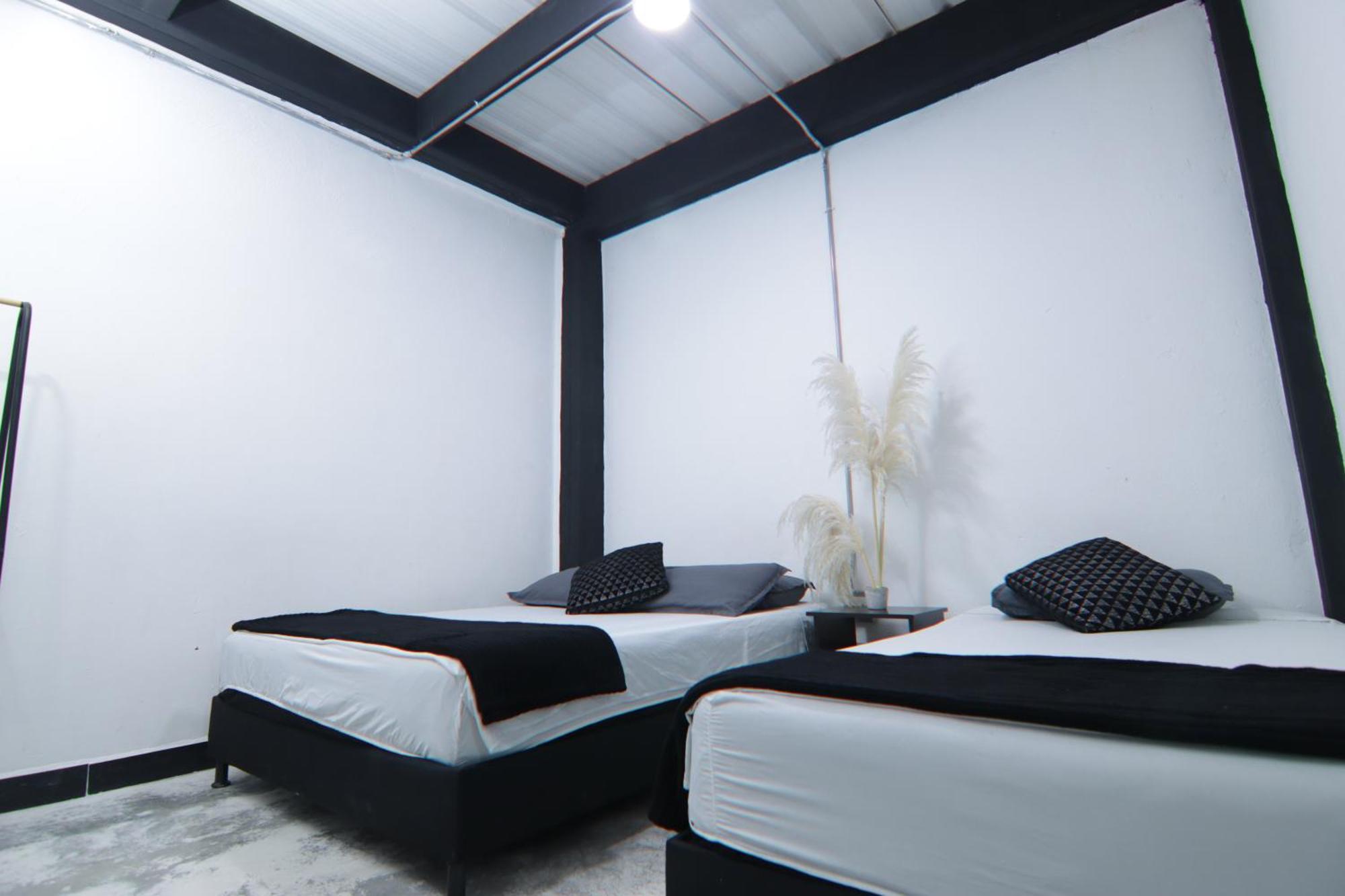 Hotel Casa Laureles Malibu Medellin