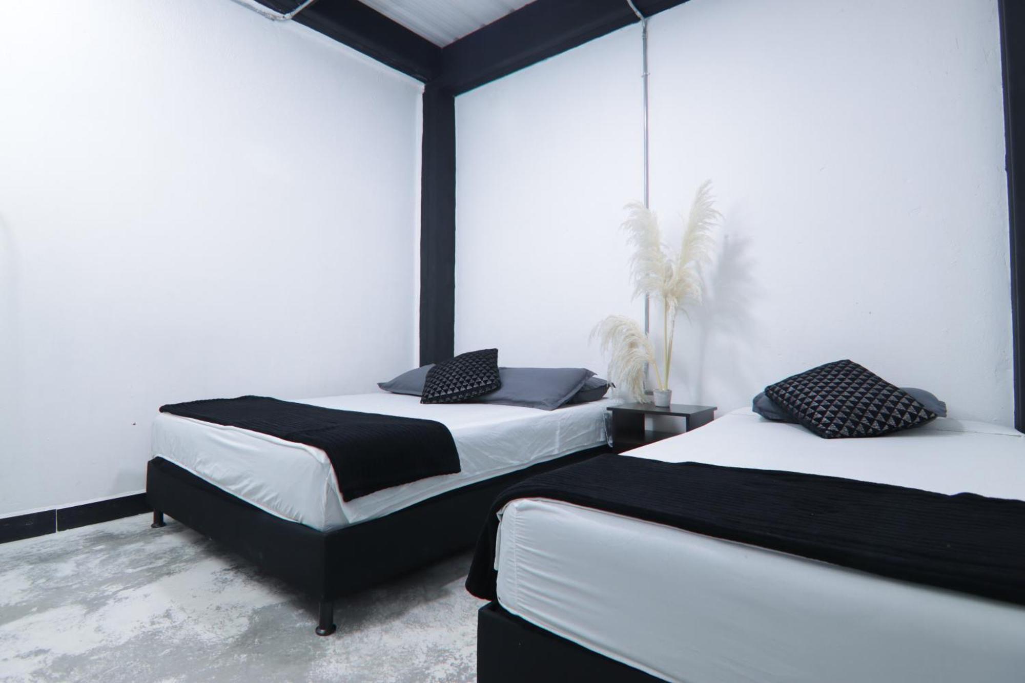 Hotel Casa Laureles Malibu Medellin